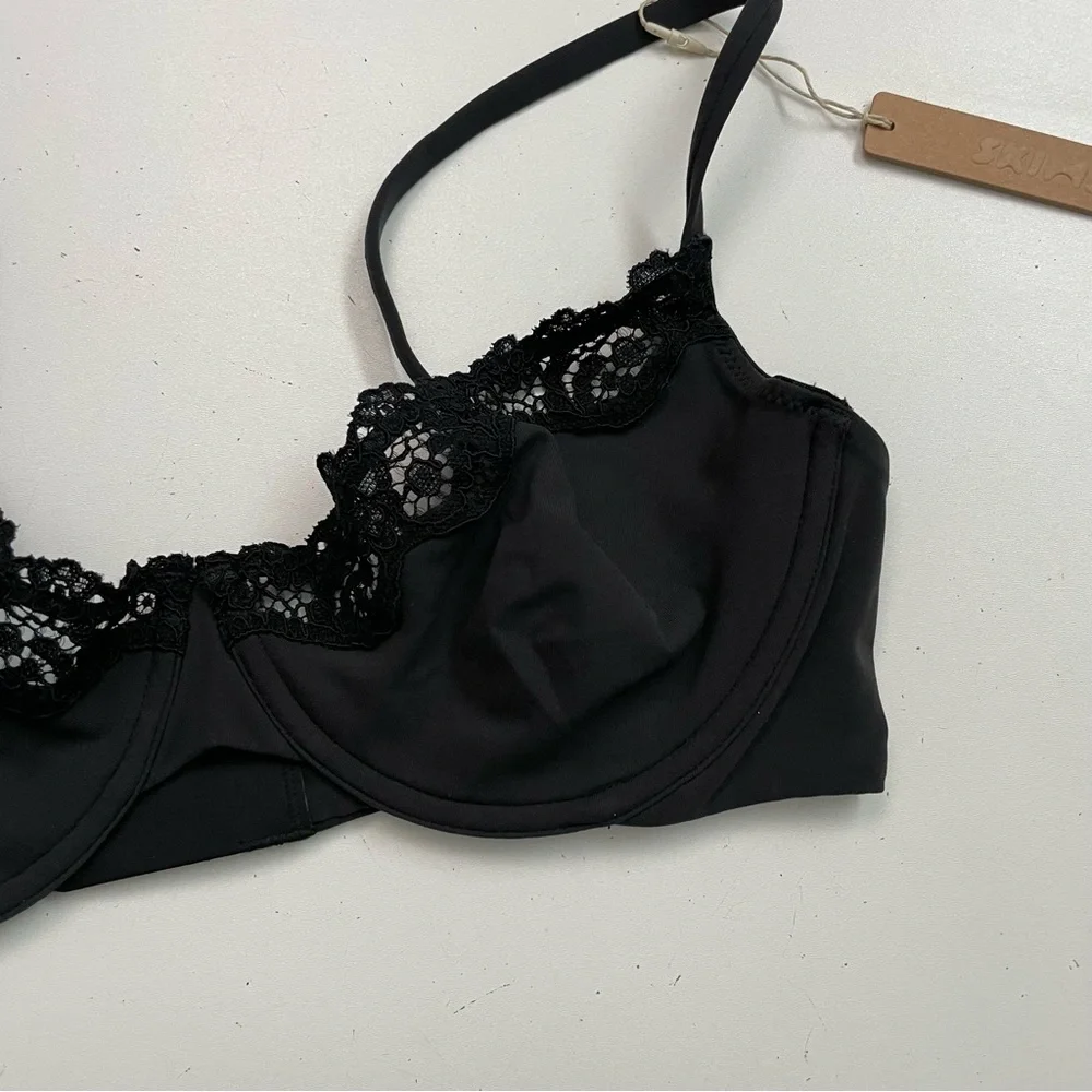 Skims Bra Fits Everybody Lace Unlined Scoop Underwire Adjustable Onyx Black - Picture 3 of 9